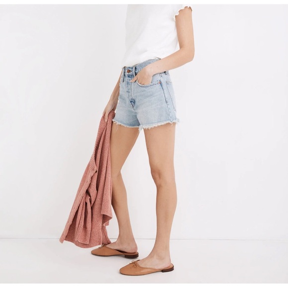 Madewell Relaxed Denim Shorts in Cedarcroft Wash - Picture 3 of 10